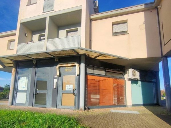 negozio in vendita ad Occhiobello in zona Santa Maria Maddalena