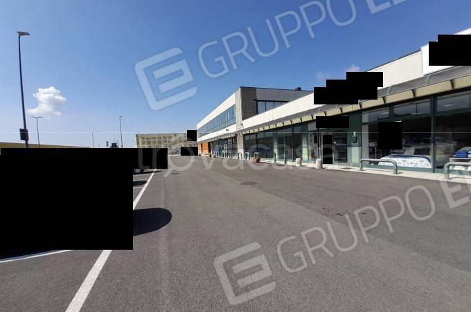 negozio in vendita ad Occhiobello in zona Santa Maria Maddalena