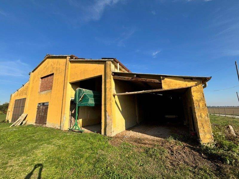 locale commerciale in vendita ad Occhiobello