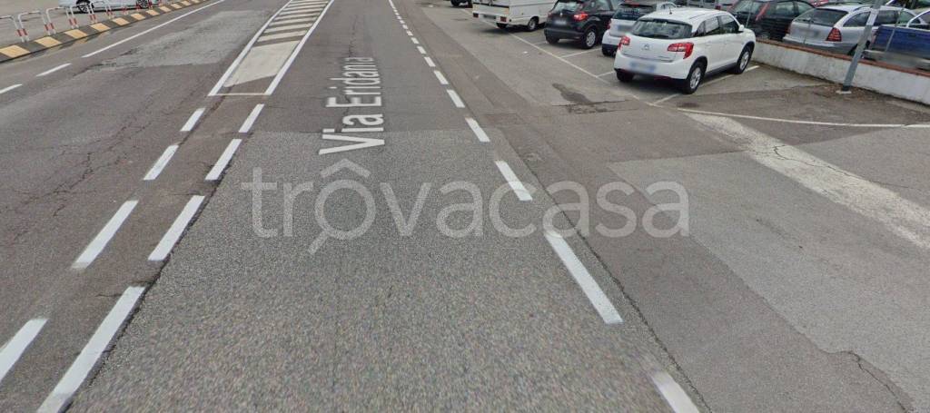 locale commerciale in vendita ad Occhiobello in zona Santa Maria Maddalena