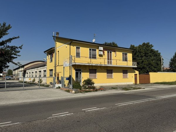 capannone in vendita ad Occhiobello in zona Santa Maria Maddalena