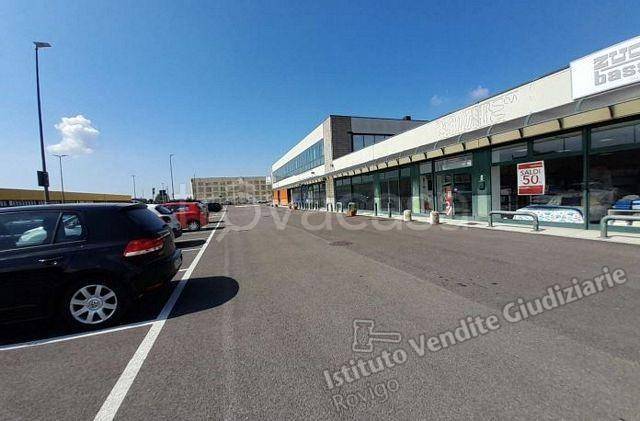 negozio in vendita ad Occhiobello