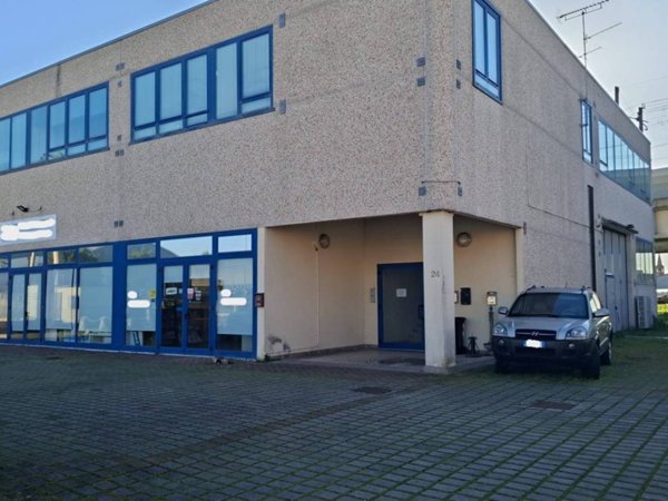 negozio in vendita ad Occhiobello