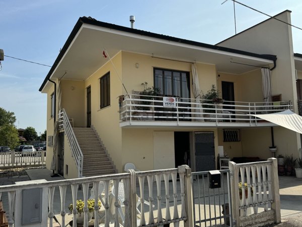 casa indipendente in vendita ad Occhiobello in zona Santa Maria Maddalena