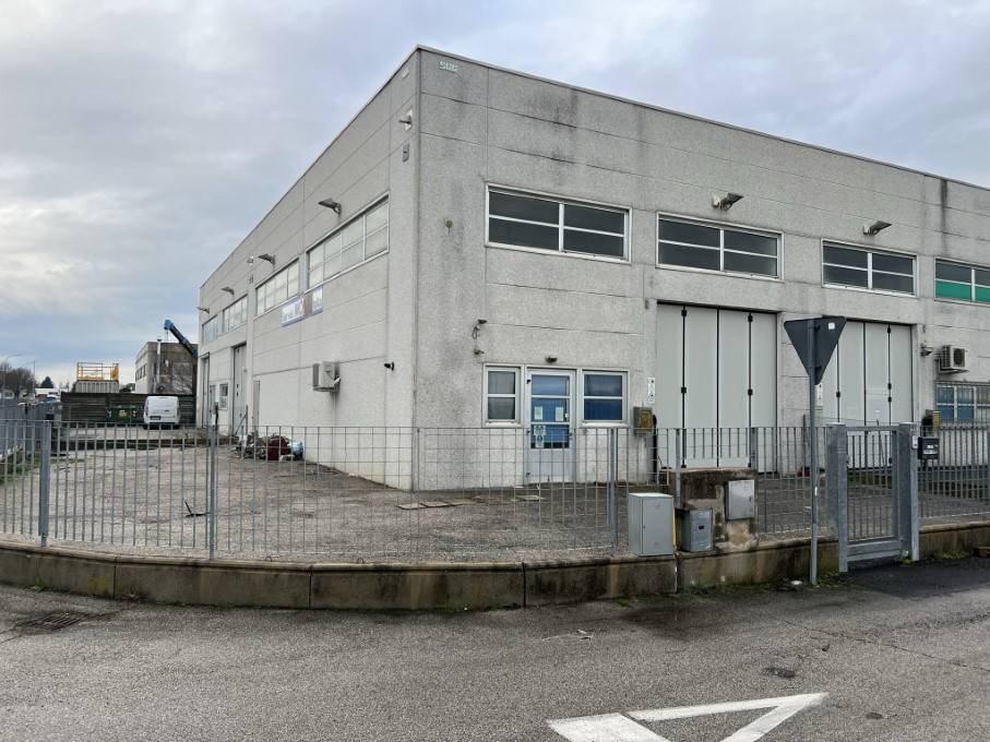 locale commerciale in vendita ad Occhiobello