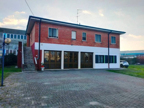 casa indipendente in vendita ad Occhiobello in zona Santa Maria Maddalena