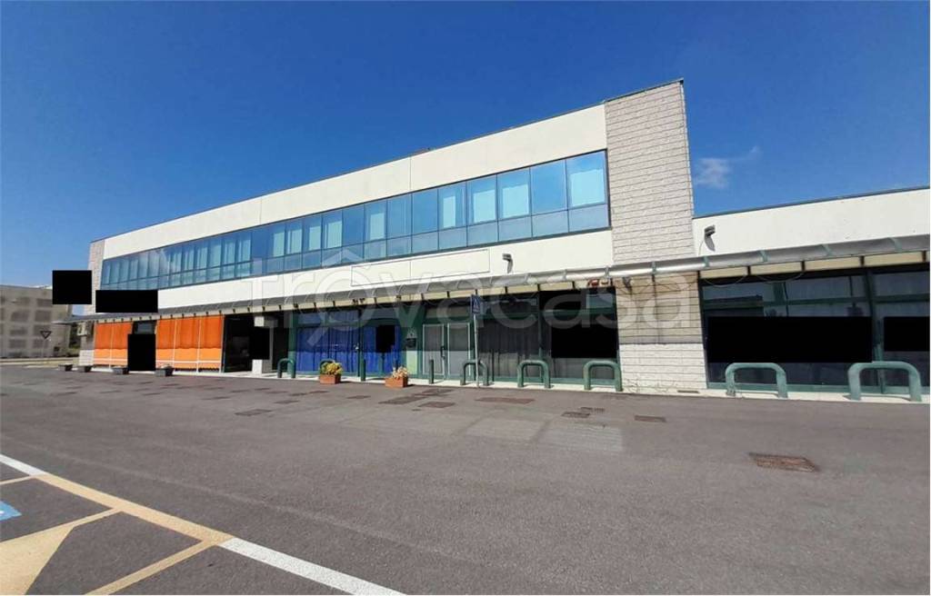 negozio in vendita ad Occhiobello