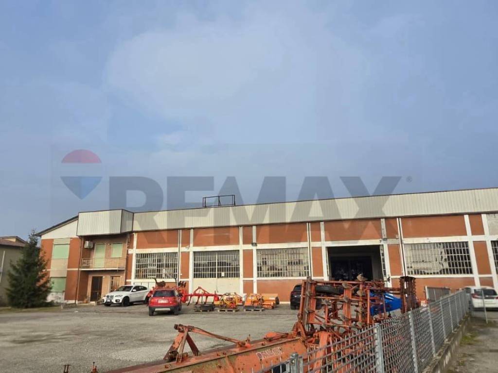 locale commerciale in vendita ad Occhiobello