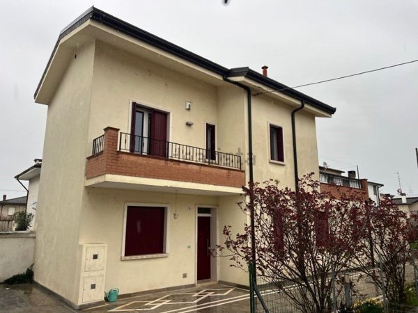 casa indipendente in vendita ad Occhiobello