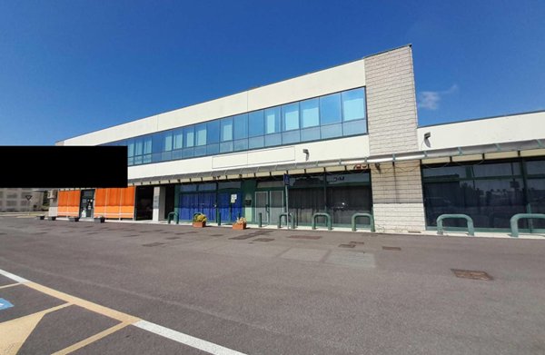 negozio in vendita ad Occhiobello