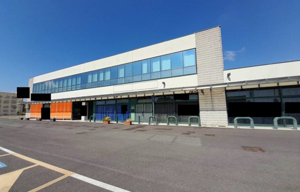 negozio in vendita ad Occhiobello