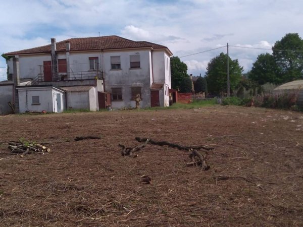 casa indipendente in vendita ad Occhiobello in zona Santa Maria Maddalena