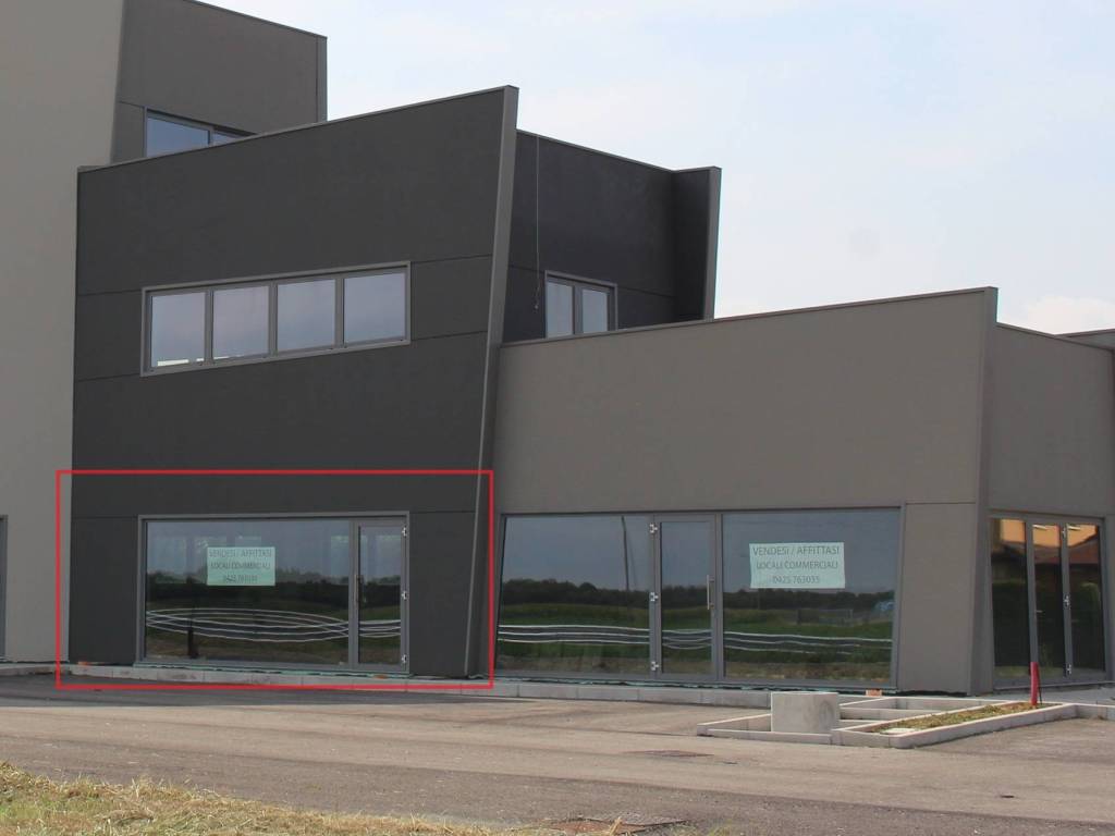 negozio in vendita ad Occhiobello