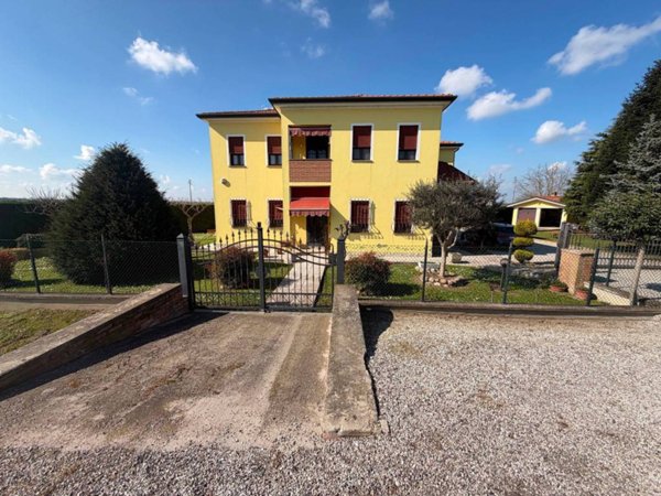 casa indipendente in vendita ad Occhiobello