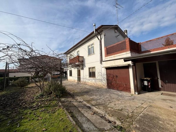 casa indipendente in vendita ad Occhiobello in zona Santa Maria Maddalena