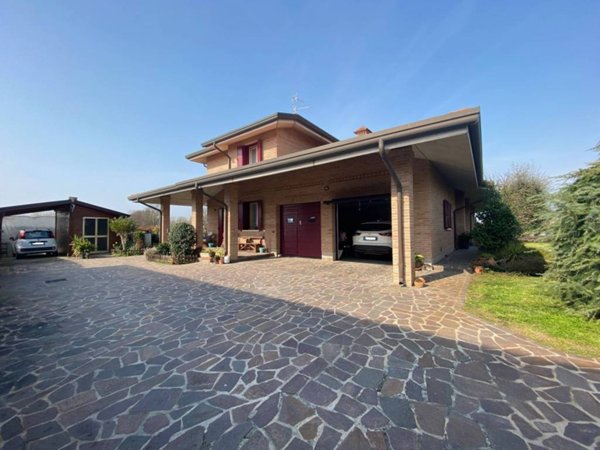 casa indipendente in vendita ad Occhiobello in zona Santa Maria Maddalena