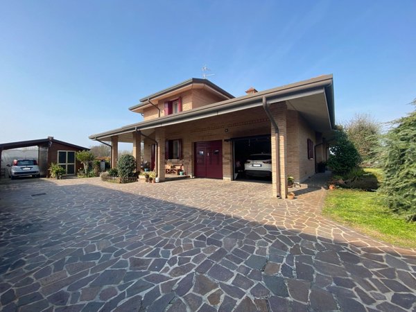 casa indipendente in vendita ad Occhiobello in zona Santa Maria Maddalena