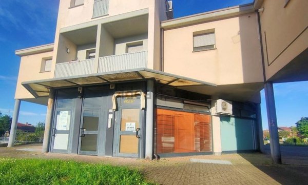 negozio in vendita ad Occhiobello in zona Santa Maria Maddalena