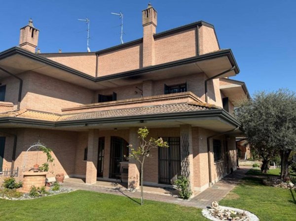 casa indipendente in vendita ad Occhiobello in zona Santa Maria Maddalena