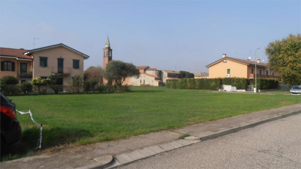 terreno edificabile in vendita ad Occhiobello in zona Gurzone