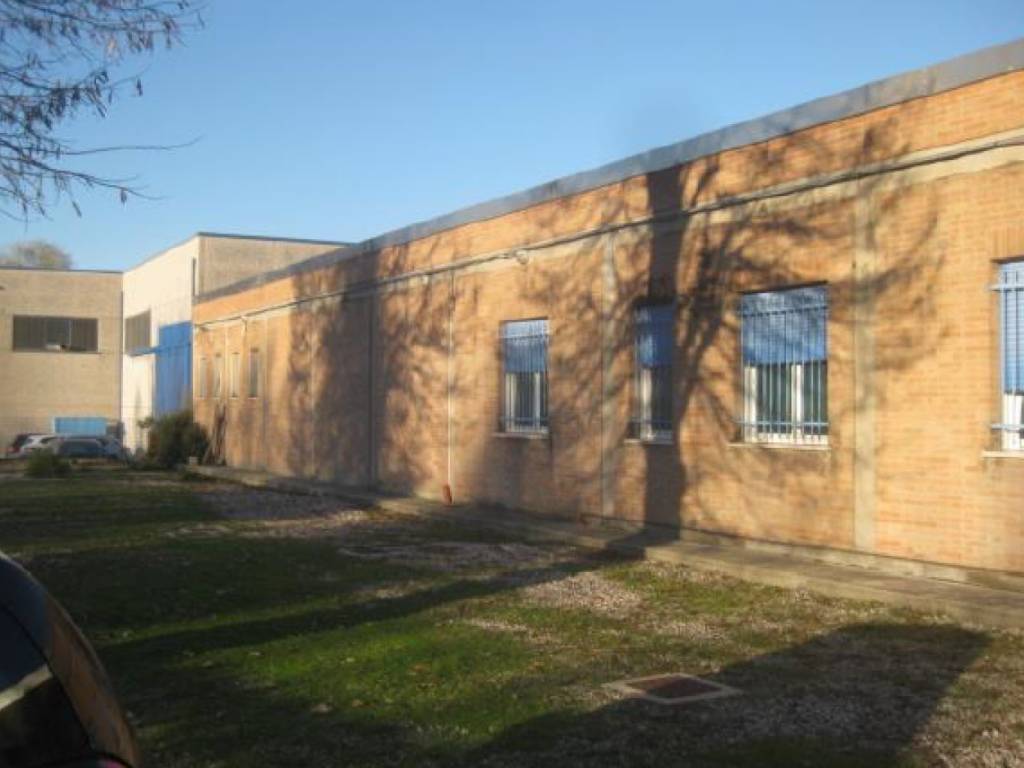 locale commerciale in vendita ad Occhiobello