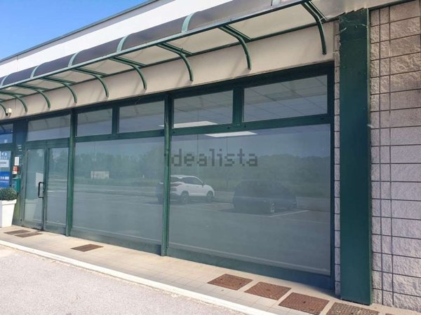 locale commerciale in vendita ad Occhiobello