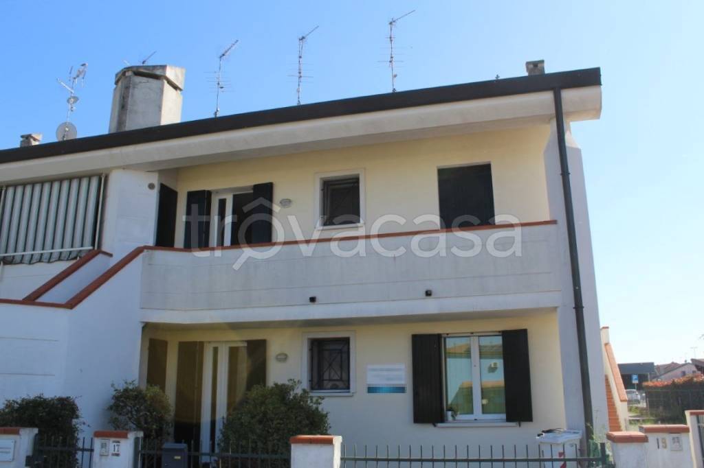 appartamento in vendita ad Occhiobello in zona Santa Maria Maddalena