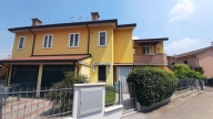appartamento in vendita ad Occhiobello in zona Gurzone