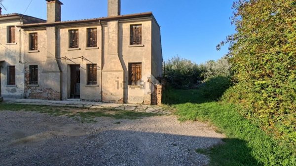casale in vendita ad Occhiobello in zona Gurzone