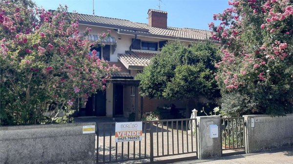 casa indipendente in vendita ad Occhiobello in zona Santa Maria Maddalena