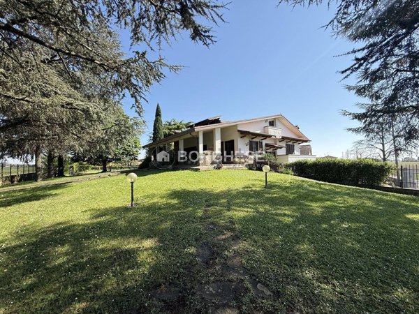 casa indipendente in vendita ad Occhiobello in zona Gurzone