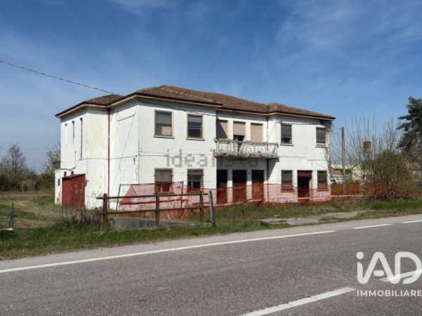casa indipendente in vendita ad Occhiobello in zona Gurzone