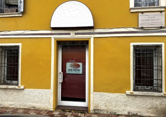 locale commerciale in vendita ad Occhiobello