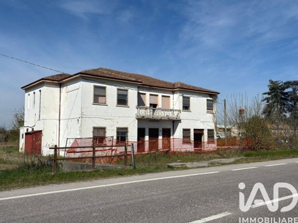 bifamiliare in vendita ad Occhiobello in zona Gurzone