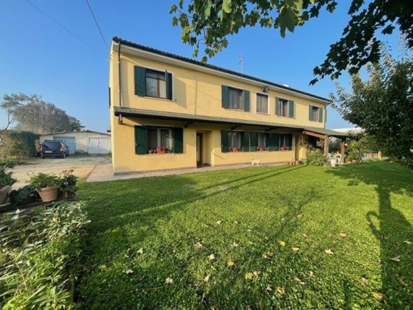 casa indipendente in vendita ad Occhiobello in zona Gurzone