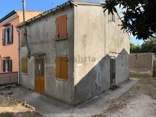 casa indipendente in vendita ad Occhiobello in zona Gurzone