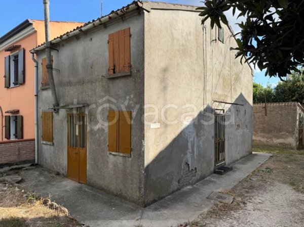 casa indipendente in vendita ad Occhiobello in zona Gurzone