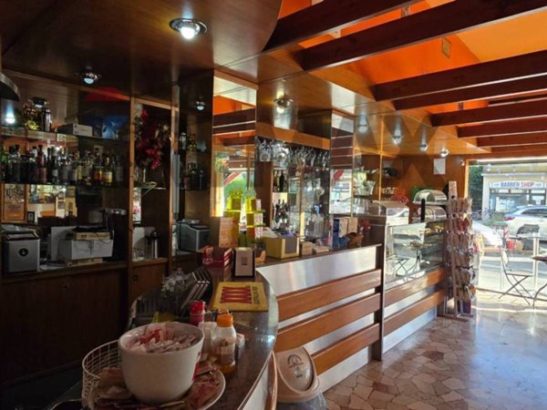 negozio in vendita ad Occhiobello in zona Santa Maria Maddalena