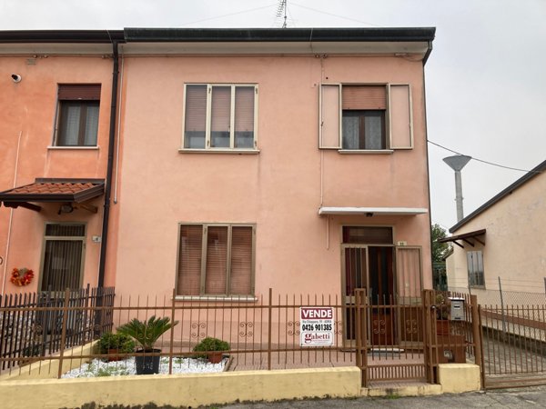 casa indipendente in vendita a Papozze