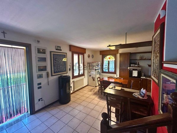 casa indipendente in vendita a Pettorazza Grimani in zona Papafava