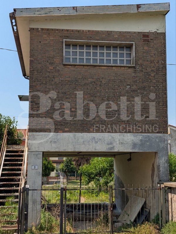locale di sgombero in vendita a Pettorazza Grimani in zona Papafava