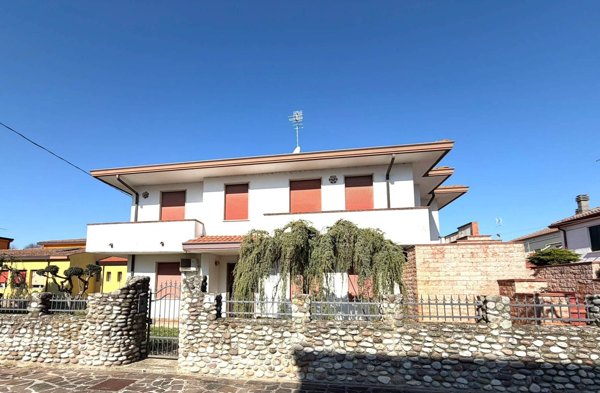 casa indipendente in vendita a Pettorazza Grimani in zona Papafava