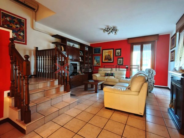 casa indipendente in vendita a Pettorazza Grimani in zona Papafava