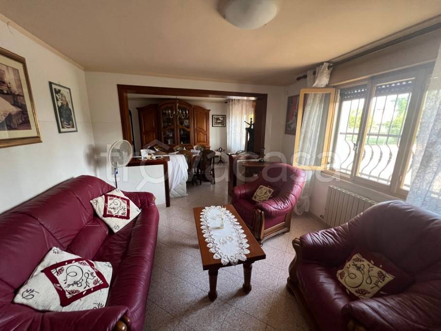 casa indipendente in vendita a Pincara in zona Roncala
