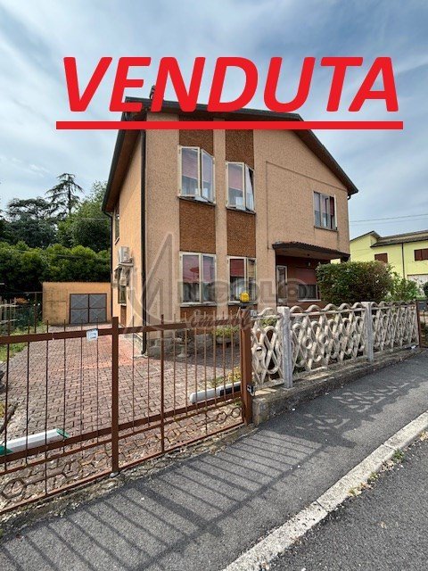 casa indipendente in vendita a Pincara