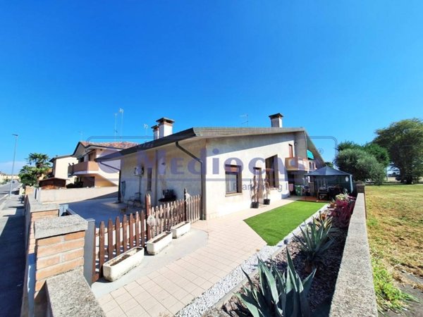 casa indipendente in vendita a Pincara