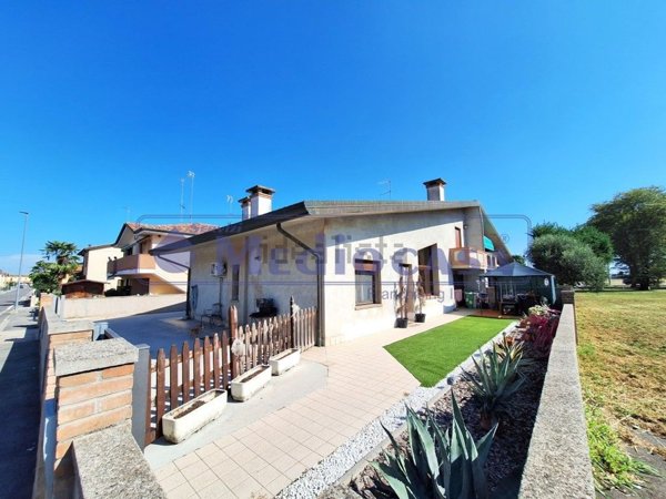 casa indipendente in vendita a Pincara