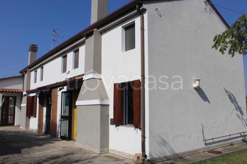 casa indipendente in vendita a Pincara