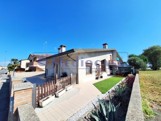 casa indipendente in vendita a Pincara