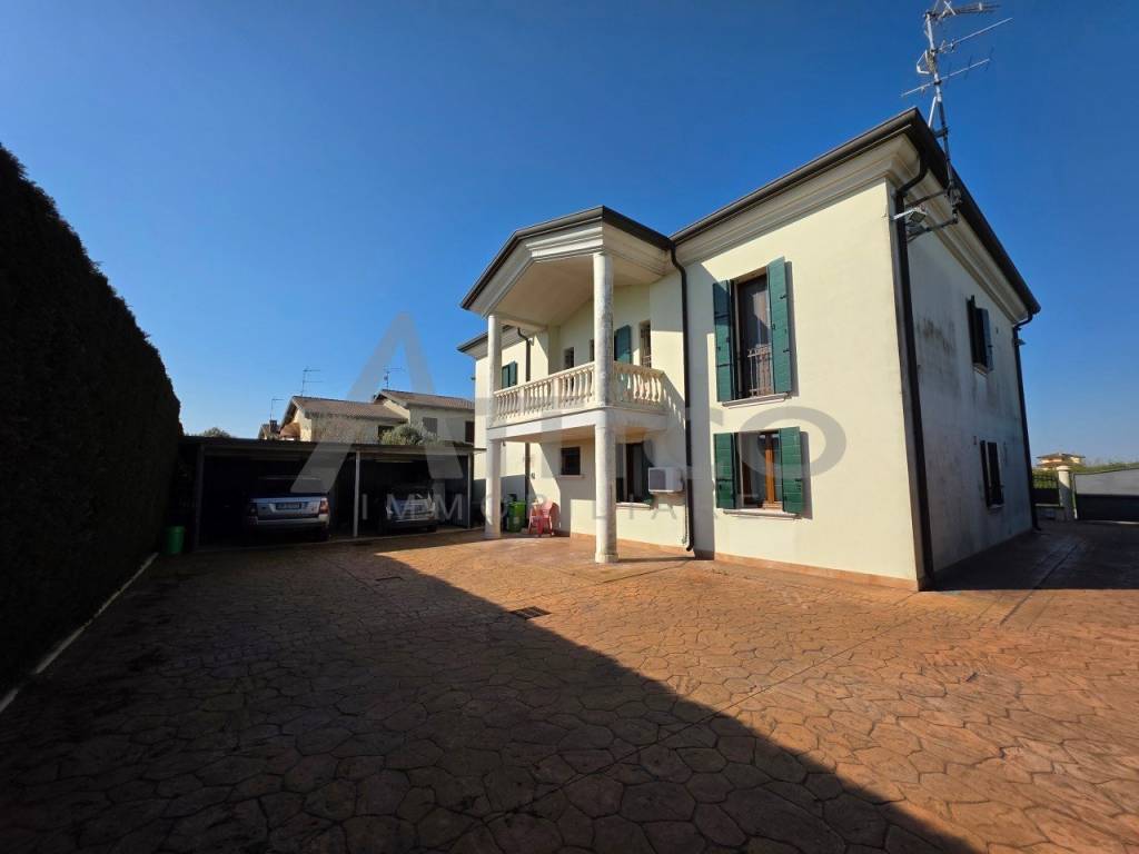 casa indipendente in vendita a Pincara